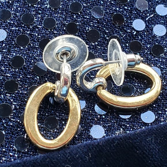 Jewelry - 🍁Vintage Intertwined Gold and Silver stud earrings.